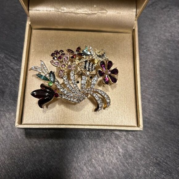Women’s Ann  Klein multicolor stone brooch - Picture 4 of 5
